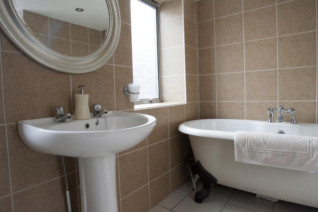 Poolewe Hotel Room photo